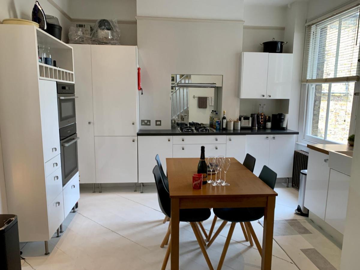 Lovely Newly Refurbished Apartment In Battersea Londra Exterior foto